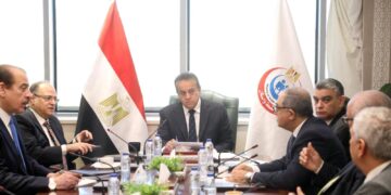 وزير الصحة يعقد اجتماعًا موسعًا لبحث دعم وتمكين توطين الصناعات الدوائية في مصر