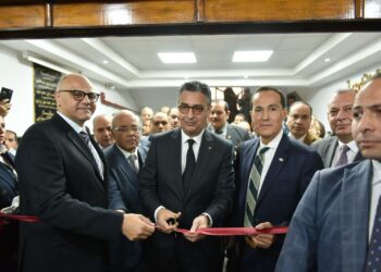 وزير التموين ومحافظ القليوبية يفتتحان مكتب السجل التجاري المميز ببنها