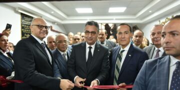 وزير التموين ومحافظ القليوبية يفتتحان مكتب السجل التجاري المميز ببنها
