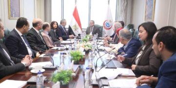 وزير الصحة يترأس اجتماع مجلس إدارة الهيئة العامة للمستشفيات التعليمية