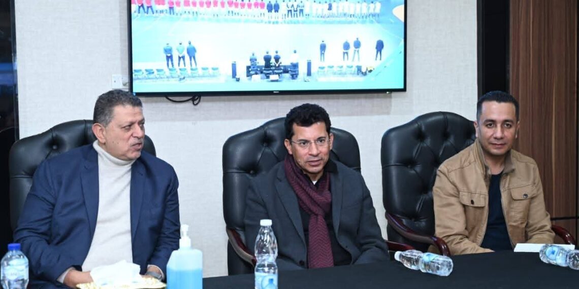 وزير الشباب والرياضة يلتقي منتخب مصر قبل المشاركة في بطولة إسبانيا الدولية