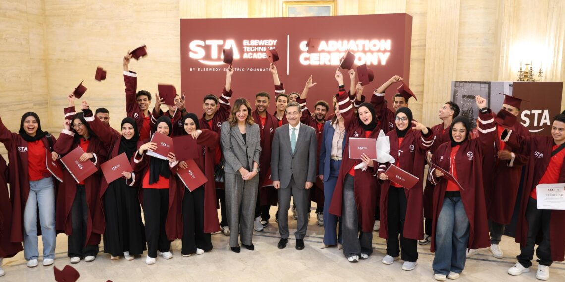 أكاديمية السويدي وبنك التعمير والإسكان تخرج أول دفعة من طلابها المتميزين