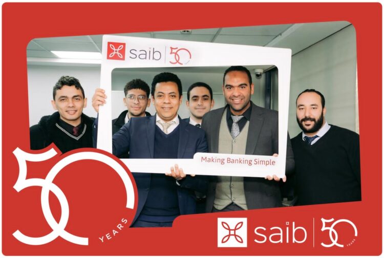 بنك saib يحتفل بمرور 50 عاماً على تأسيسه مع موظفيه