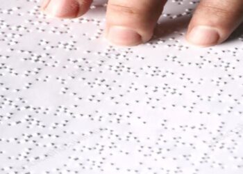 التضامن توزع 2000 لاب توب ناطق وتوفر طباعات برايل بـ18 جامعة دعمًا للمكفوفين