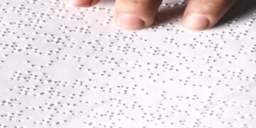 التضامن توزع 2000 لاب توب ناطق وتوفر طباعات برايل بـ18 جامعة دعمًا للمكفوفين