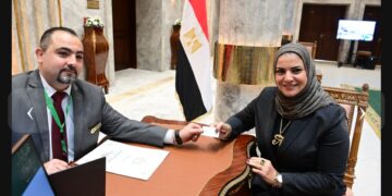 النائبة سهير كريم بعد استلام كارنيه مجلس النواب: مسؤولية وطنية تتطلب الإخلاص والجدية