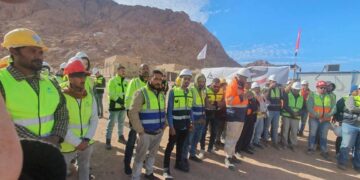 وزارة العمل تُطلق مبادرة «سلامتك تهمنا» بمشروع التجلي الأعظم بسانت كاترين