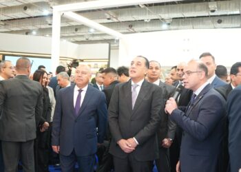 رئيس مجلس الوزراء يتفقد جناح هيئة الرقابة المالية بمعرض القاهرة الدولي للكتاب