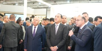 رئيس مجلس الوزراء يتفقد جناح هيئة الرقابة المالية بمعرض القاهرة الدولي للكتاب