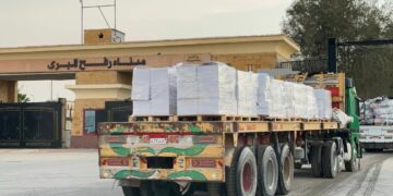 الهلال الأحمر يسيّر قافلة «زاد العزة» 124 محملة بأكثر من 7 آلاف طن مساعدات إلى غزة