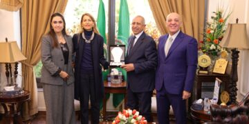 رئيس الأكاديمية العربية يكرم مدير المكتب الإقليمي لليونسكو بالقاهرة والسودان