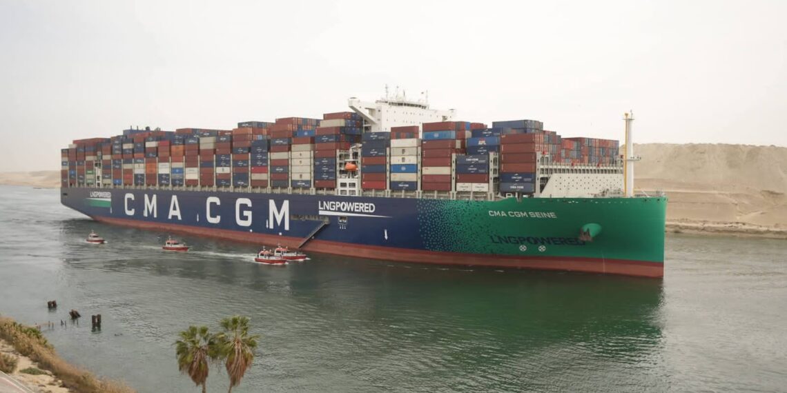 قناة السويس تشهد عبور سفينة الحاويات العملاقة CMA CGM SEINE
