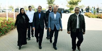 رئيس الوزراء يتفقد التشغيل التجريبي لمصنع شركة القناة للسكر