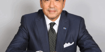 غدا .. هشام عز العرب ضيف «ويك إند القاهرة» على الشرق بلومبرج من دافوس