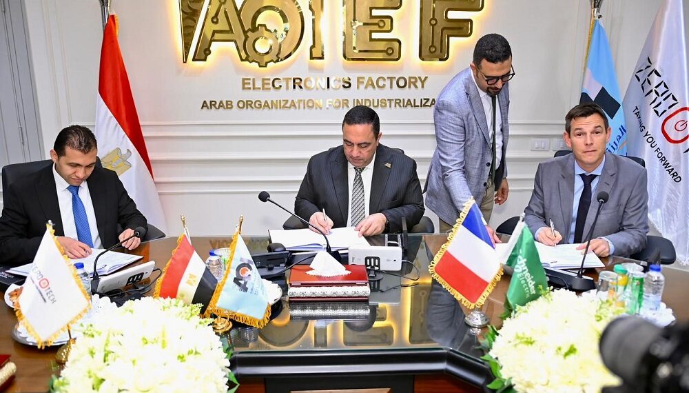 شنايدر إلكتريك وزيروتك توقعان اتفاقية لتجميع وحدات مراكز البيانات محليًا