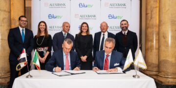 بنك الإسكندرية يوقع شراكة مع بلو إي ڤي لدعم التنقل الكهربائي في مصر