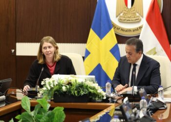 وزير الصحة يبحث مع وفد الشركات السويدية تعزيز الشراكات الاستراتيجية في القطاع الصحي