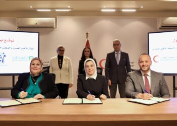 البنك الأهلي المصري يوقع بروتوكول تعاون مع الهلال الأحمر والقومي للمرأة