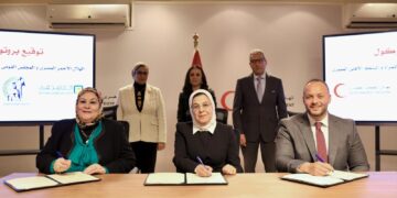 البنك الأهلي المصري يوقع بروتوكول تعاون مع الهلال الأحمر والقومي للمرأة