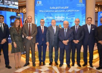 البورصة المصرية تقرع جرس التداول احتفالًا بتتويج CIB أفضل بنك للتمويل المستدام في أفريقيا