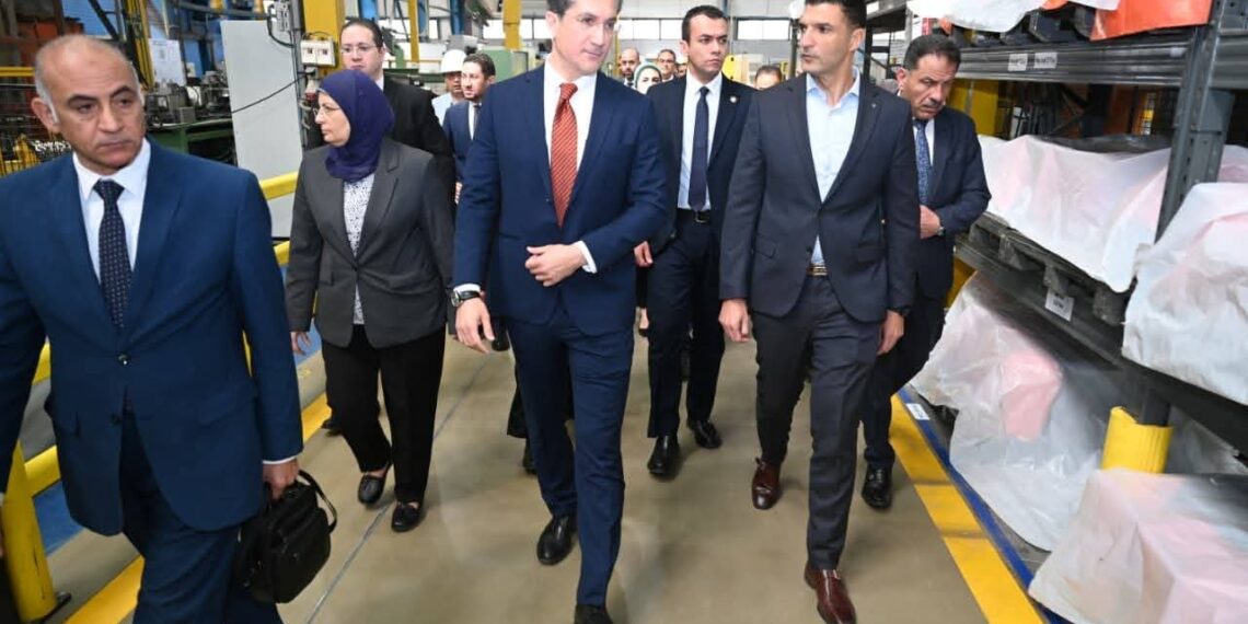 وزير الصناعة يتفقد مصنعين متخصصين في الصناعات الهندسية والغذائية بالعاشر من رمضان
