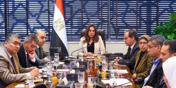 وزيرة التنمية المحلية والبيئة تبحث الخطة الاستثمارية لجهازي شئون البيئة وإدارة المخلفات