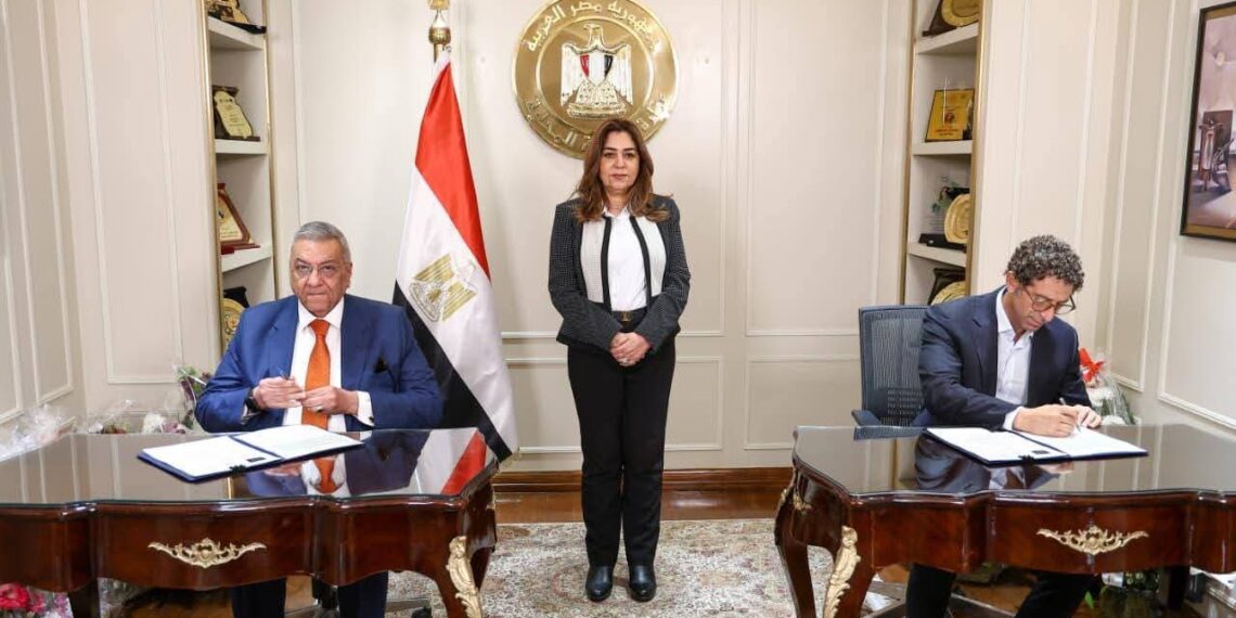 وزيرة التنمية المحلية تشهد توقيع بروتوكول لتحويل الأراضي غير المستغلة لمساحات عامة آمنة