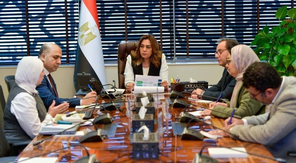 وزيرة التنمية المحلية والبيئة تتابع آخر مستجدات جهود وإجراءات الحد من استخدام الأكياس البلاستيكية