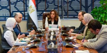 وزيرة التنمية المحلية والبيئة تتابع آخر مستجدات جهود وإجراءات الحد من استخدام الأكياس البلاستيكية