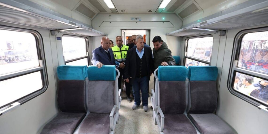 وزير النقل يتابع الانتهاء من إعادة تأهيل وتطوير عربات القطارات الأسباني وتحيا مصر والنوم