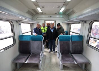 وزير النقل يتابع الانتهاء من إعادة تأهيل وتطوير عربات القطارات الأسباني وتحيا مصر والنوم