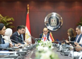 وزير الاستثمار يستقبل السفير البريطاني بالقاهرة لبحث تعزيز الشراكة الاقتصادية والاستثمارية