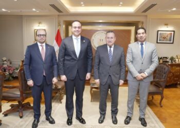 “التعليم العالي” يبحث مع “الرعاية الصحية” تعزيز التكامل بين الجامعات ومنظومة التأمين الصحي