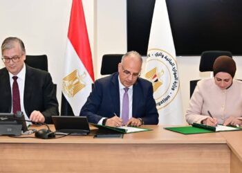 توقيع اتفاقية منحة تمويل دراسة جدوى حماية الشواطىء باستخدام مواد طبيعية