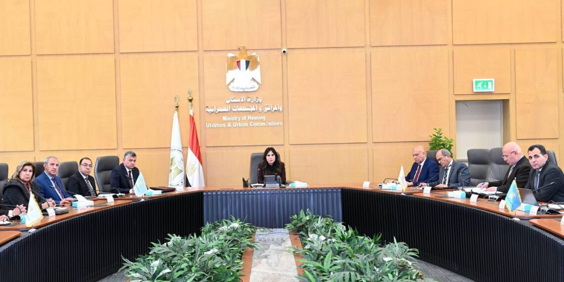 وزيرة الإسكان تعقد اجتماعًا موسعًا لمتابعة موقف تنفيذ مشروعات المبادرة الرئاسية حياة كريمة