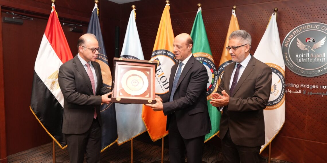 «الرقابة المالية» تُكرّم محمد فريد تقديرًا لفترة رئاسته للهيئة