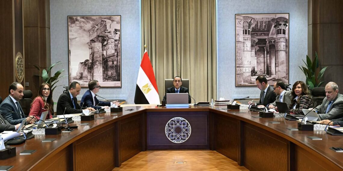 مدبولي يستعرض خطة التنمية الاقتصادية والاجتماعية للعام المالي المقبل مع وزير التخطيط