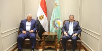 وزير الزراعة ومحافظ مطروح يبحثان تعزيز التنمية الزراعية والإنتاج الحيواني
