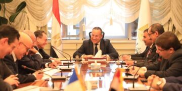 مباحثات بشأن تطورات الحرم الجامعي الجديد للجامعة الفرنسية بمصر