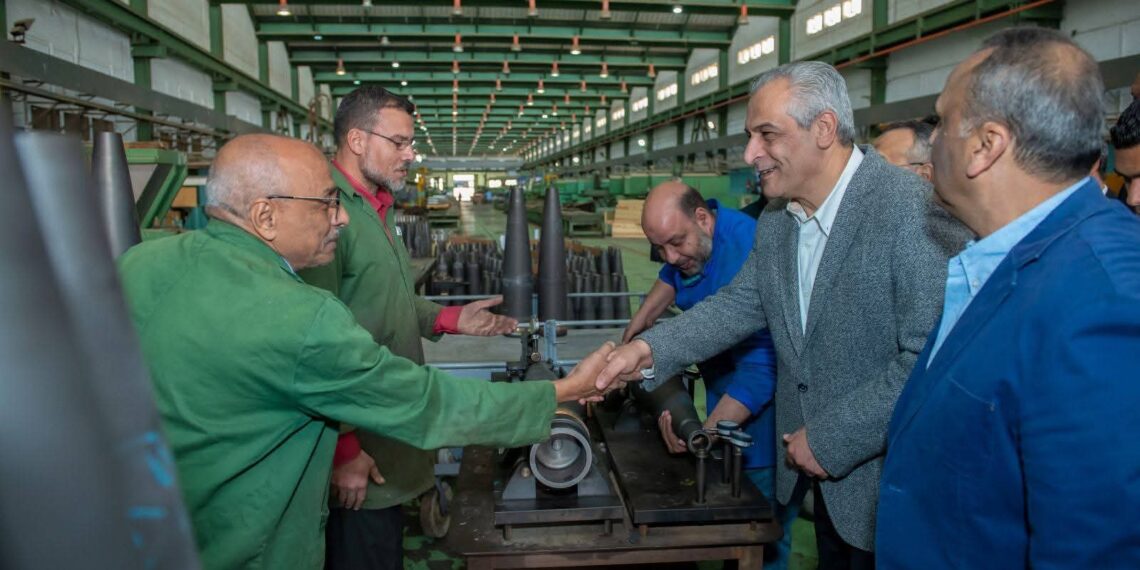 وزير الإنتاج الحربي يتفقد «حلوان للصناعات الهندسية» و«حلوان للمسبوكات»