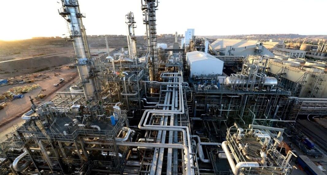 كيما تستهدف 1.5 مليار جنيه أرباحًا وتدشن وحدة إسالة ومحطات طاقة شمسية