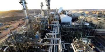 كيما تستهدف 1.5 مليار جنيه أرباحًا وتدشن وحدة إسالة ومحطات طاقة شمسية