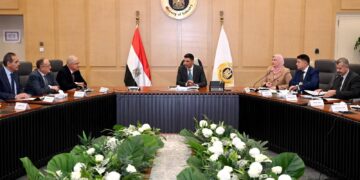 وزير الصناعة يعقد أول اجتماع مع اتحاد الصناعات والغرف الصناعية لبحث التحديات وسبل حلها