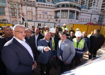 الوزير: إعادة تأهيل وتطوير ترام الرمل يحافظ على التراث