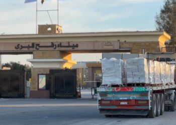 الهلال الأحمر المصري يدفع بـ 1,850 طنًا من المساعدات الإنسانية الشاملة لدعم فلسطين