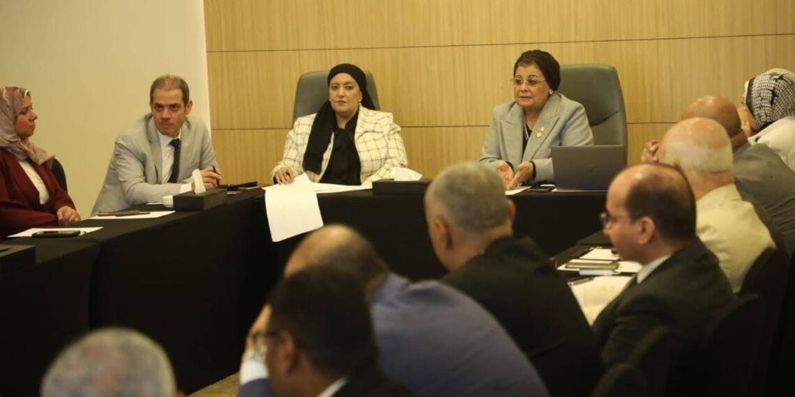 “الصحة” تعقد اجتماعًا لمتابعة مؤشرات تنمية الأسرة والقضية السكانية