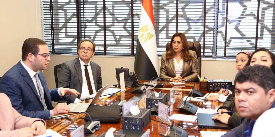 التنمية المحلية تبحث تطوير ورقمنة منظومة شكاوى المواطنين وتقييم الأثر البيئي