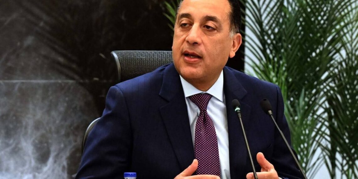 مدبولي يستعرض أداء منظومة الشكاوى الحكومية خلال فبراير