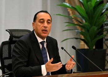 مدبولي يتفقد ميناء سوميد البترولي وصومعة عتاقة تعزيزًا لأمن الطاقة والغذاء