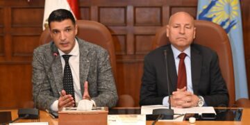 وزير الصناعة ومحافظ القاهرة يعقدان لقاءً مفتوحًا مع مستثمري شق الثعبان